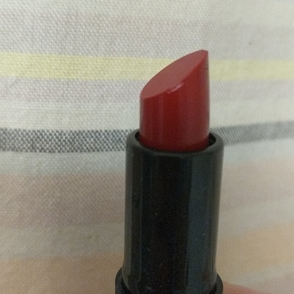 Lotion and lipstick - new - Picture 2 of 2